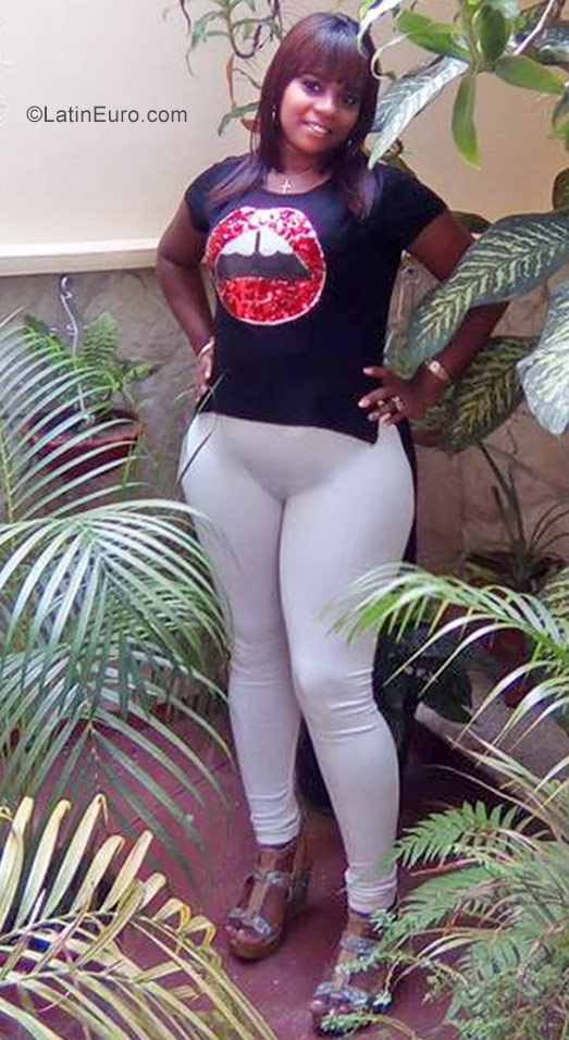 Date this athletic Cuba girl Yimery from Havana CU205