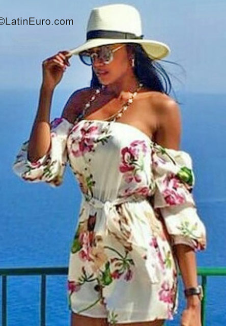 Date this fun Dominican Republic girl Saimirs from La Romana DO32114