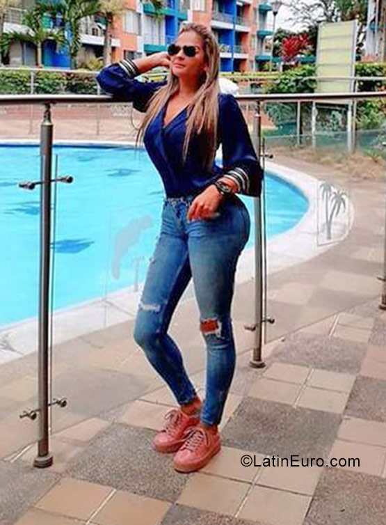 Date this exotic Colombia girl Camilita from Bogota CO23591