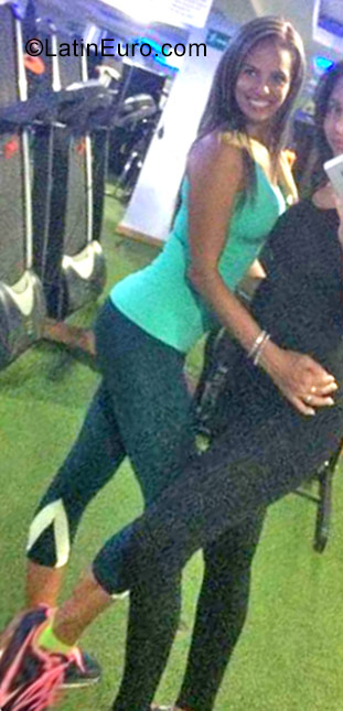 Date this hot Venezuela girl Haydy from Maiquetia VE1464