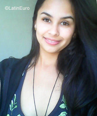 Date this beautiful Venezuela girl Andreina from Valera VE1472