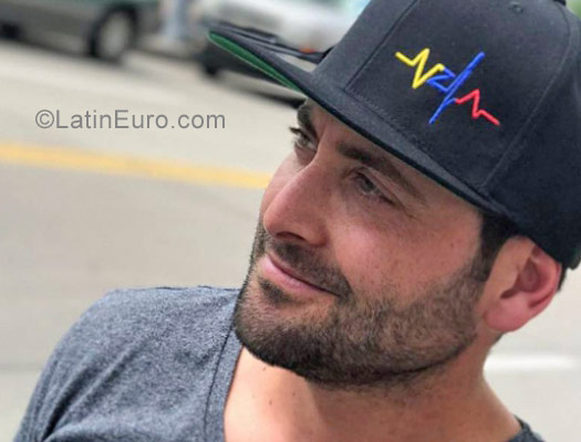 Date this cute Venezuela man Deiter from Valencia VE1482
