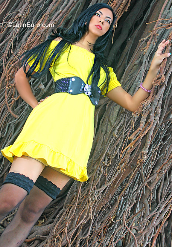 Date this sensual Colombia girl Vanessa from Cali CO23646