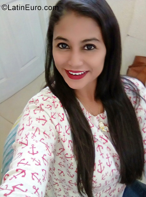 Date this nice looking Nicaragua girl Lucy from Managua NI206