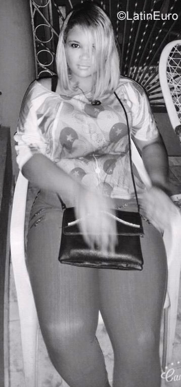 Date this hard body Dominican Republic girl Candy from Santo Domingo DO32165