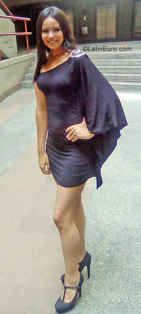 Date this lovely Venezuela girl Micaella from Caracas VE1553