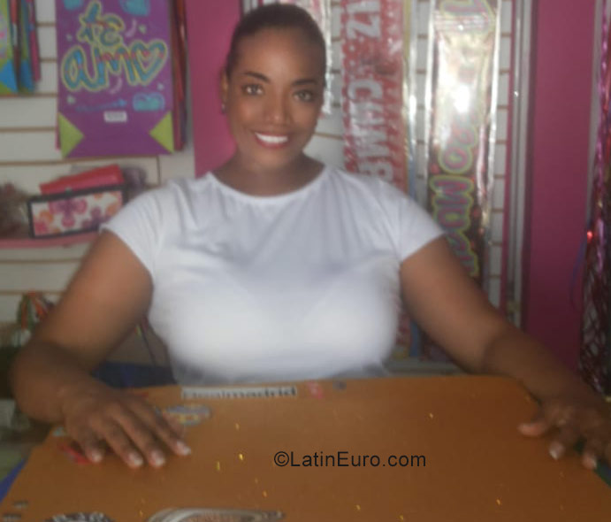 Date this stunning Colombia girl Chocolate from Cali CO23756