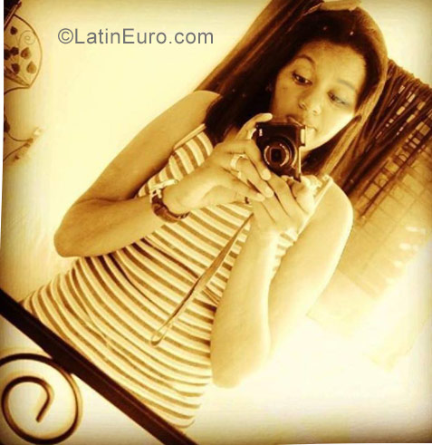 Date this gorgeous Dominican Republic girl Erika from Santo Domingo DO32182