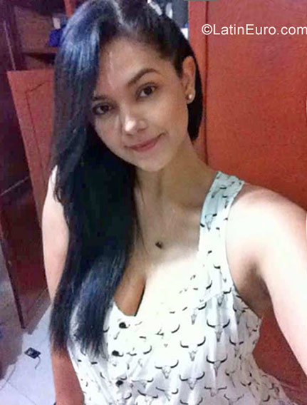 Date this hot Dominican Republic girl Esther from Santo Domingo DO32240