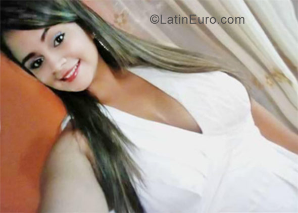 Date this gorgeous Colombia girl Maria from Barranquilla CO23790