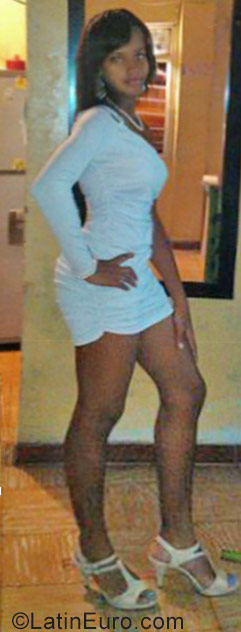 Date this foxy Colombia girl Andrea from Cali CO23794