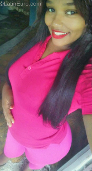 Date this pretty Dominican Republic girl Yamilka from Santo Domingo DO32278