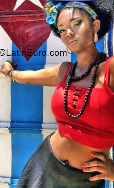 Date this lovely Cuba girl Yersi from Havana CU291