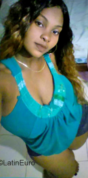 Date this foxy Dominican Republic girl Kaula from Santo Domingo DO32321