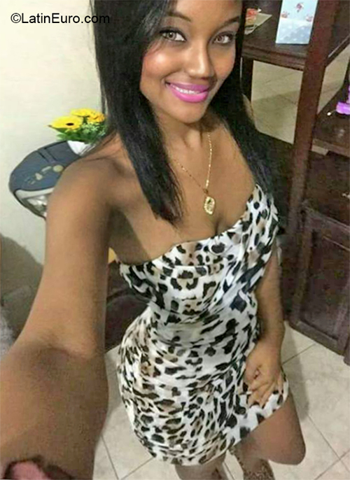 Date this passionate Dominican Republic girl Franchesca from Santo Domingo DO32324