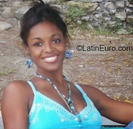 Date this athletic Cuba girl Daline from La Habana CU302