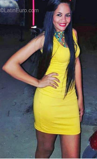 Date this stunning Dominican Republic girl Yeska from Las Terrenas DO32379