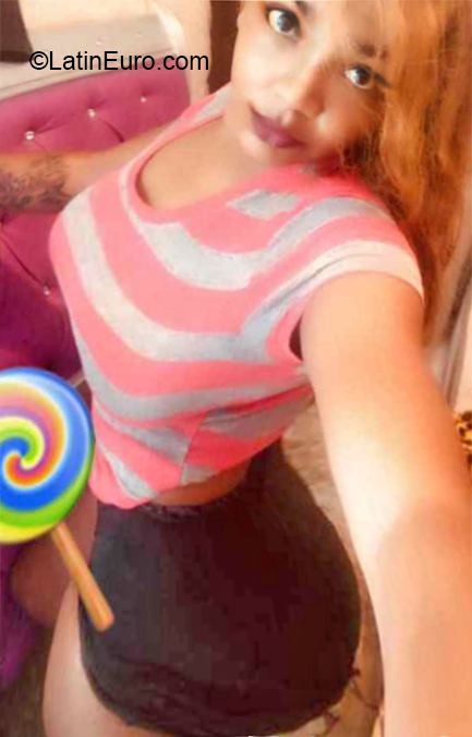 Date this foxy Dominican Republic girl Michele from La Romana DO32382