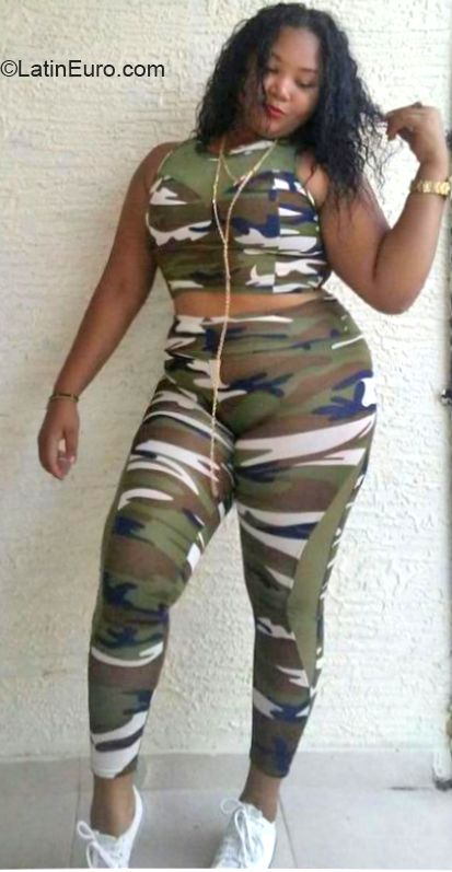 Date this attractive Dominican Republic girl Pamela from Puerto Plata DO32389