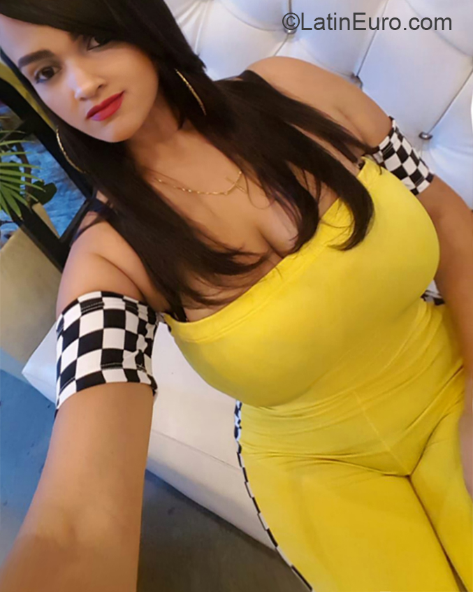 Date this beautiful Dominican Republic girl Trinidad from Santiago DO32410