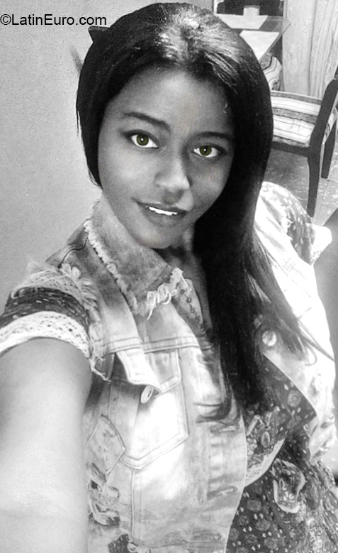 Date this stunning Colombia girl Negrita from Cali CO23877