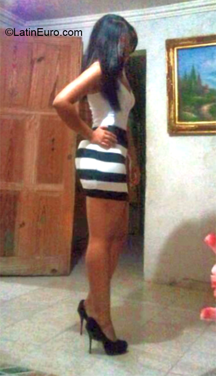 Date this pretty Dominican Republic girl Alexa from Santo Domingo DO32416