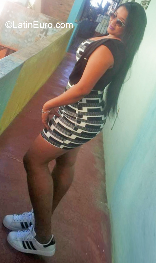 Date this gorgeous Dominican Republic girl Massiel from Santo Domingo DO32439