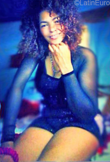 Date this pretty Dominican Republic girl Remolia from Moca DO32441