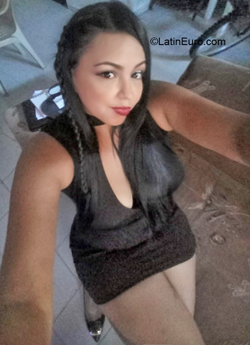 Date this voluptuous Colombia girl Jennifer from Cali CO23890
