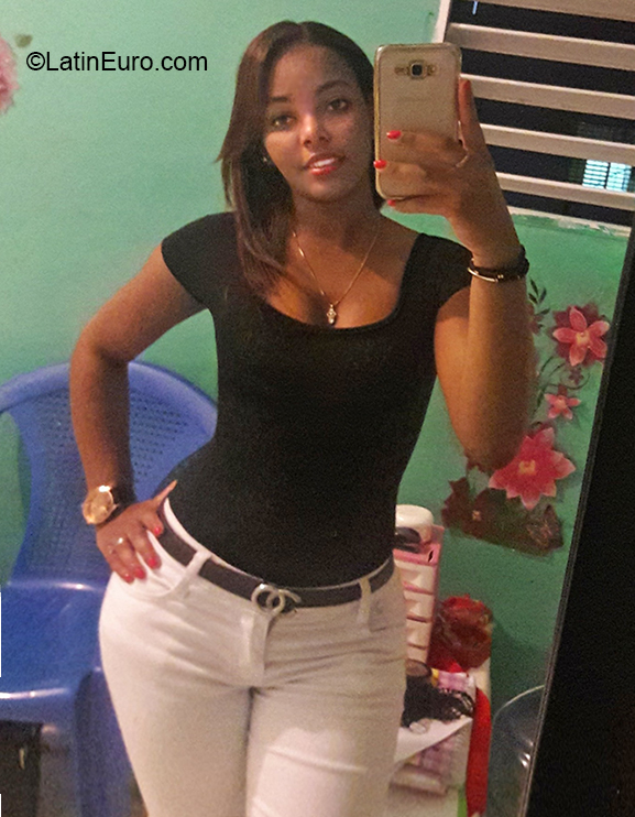 Date this delightful Dominican Republic girl Neidie from Santiago DO32455