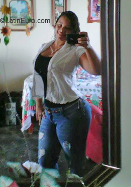 Date this lovely Venezuela girl Laureil from Cumana VE1632