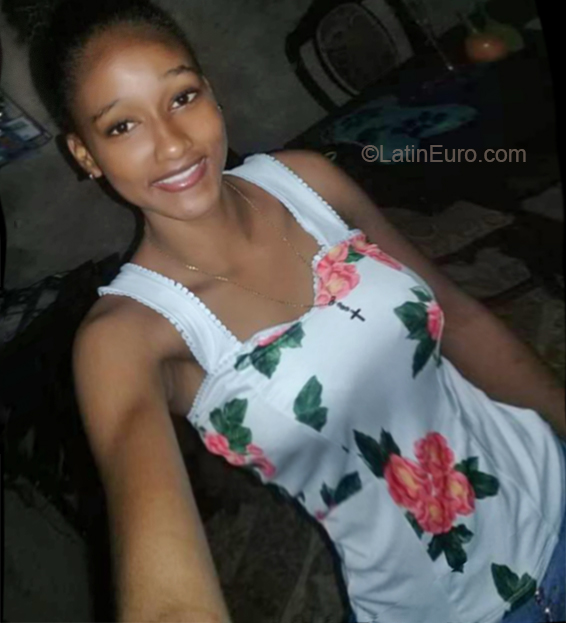 Date this passionate Colombia girl Ariana from El Bagre CO23919