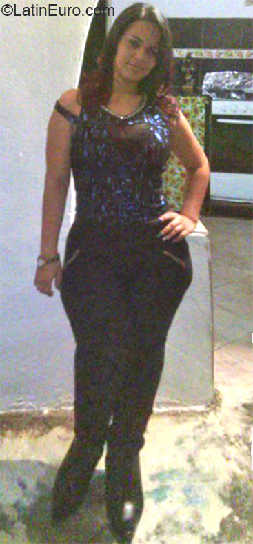 Date this voluptuous Venezuela girl Ariacnia from Valencia VE1669
