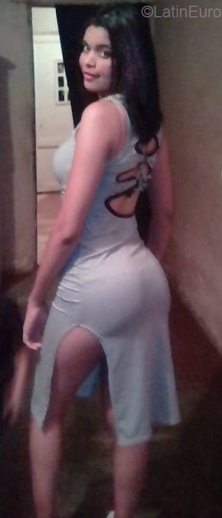 Date this hard body Venezuela girl Yasmalis from Ciudad ojeda VE1694