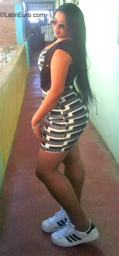 Date this fun Dominican Republic girl Elvia from Santo Domingo DO32700