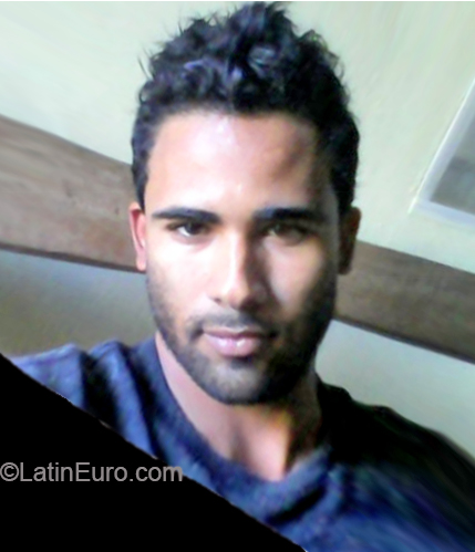 Date this beautiful Dominican Republic man Omar from Santo Domingo DO32704