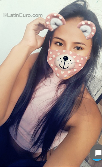 Date this sensual Colombia girl Lorena from Medellin CO24021