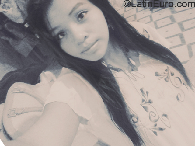 Date this attractive Venezuela girl Erlinda from Merida VE1724