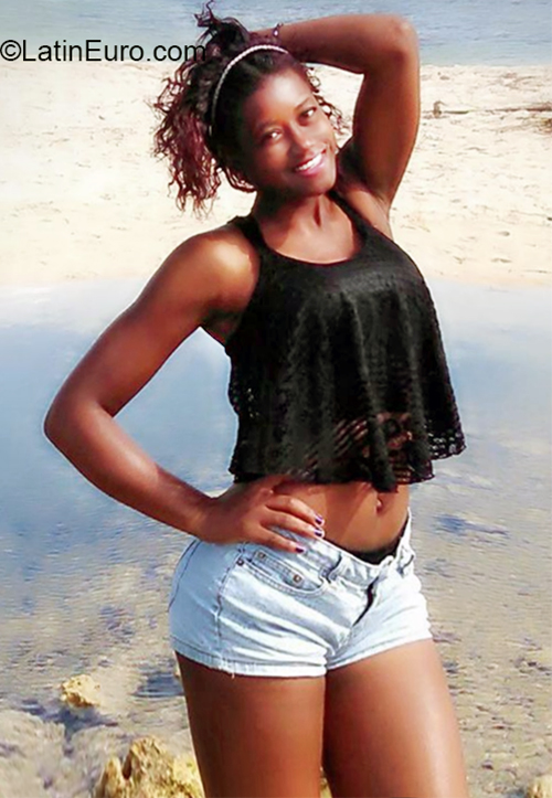 Date this hot Dominican Republic girl Yocelyne from Santo Domingo DO32764