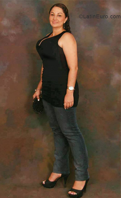 Date this lovely Colombia girl Nora from Cali CO24074