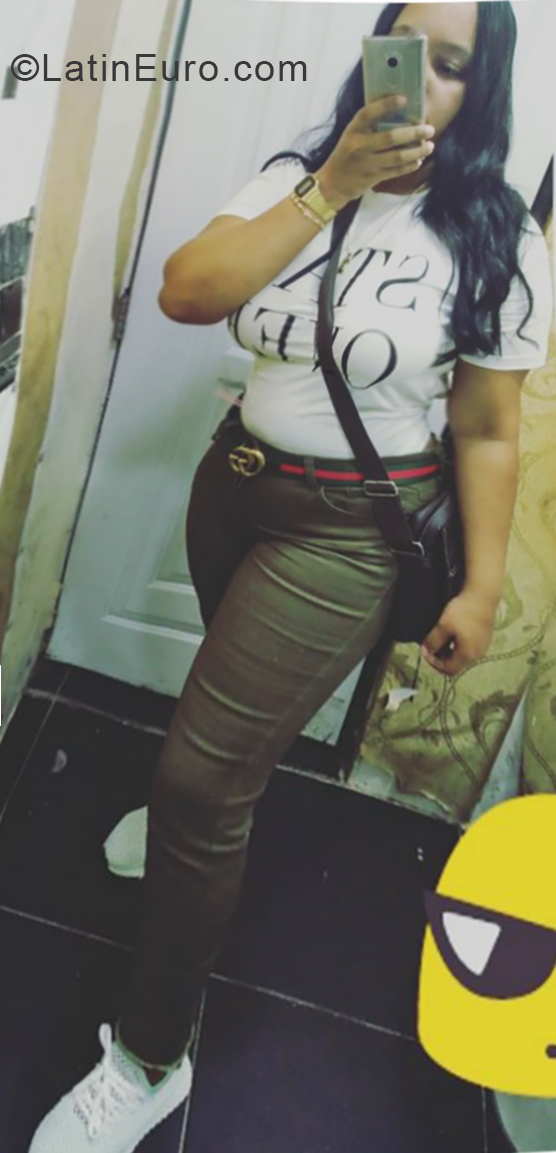 Date this sultry Dominican Republic girl Laura from Santo Domingo DO32866