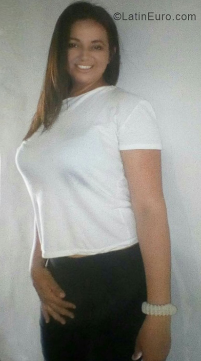 Date this gorgeous Venezuela girl Narkia from Araure VE1793