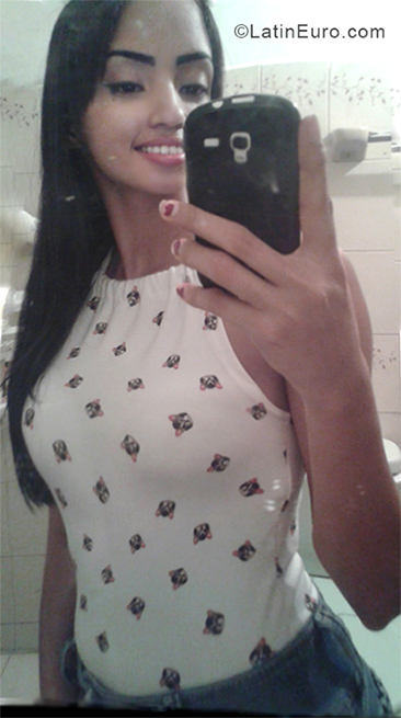 Date this nice looking Venezuela girl Stephanny from Maracay VE1795