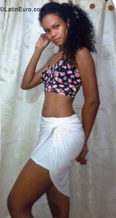 Date this lovely Colombia girl Dina from Cartagena CO24160