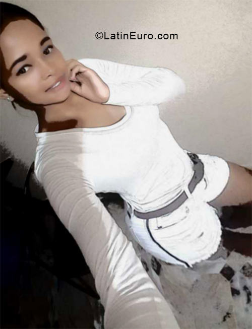 Date this sensual Dominican Republic girl Doika from Santiago DO32942