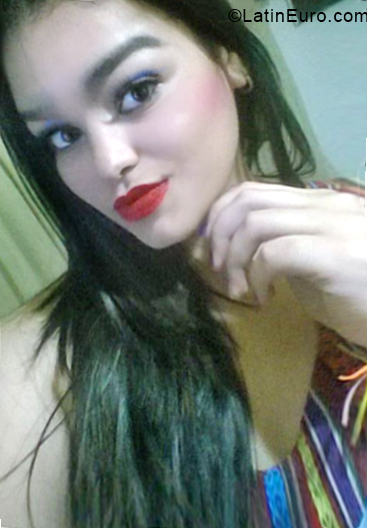 Date this pretty Venezuela girl Andrea from Cabimas VE2004