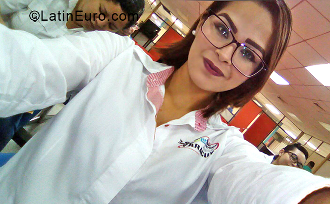 Date this attractive Venezuela girl Eduii from Caracas VE2117