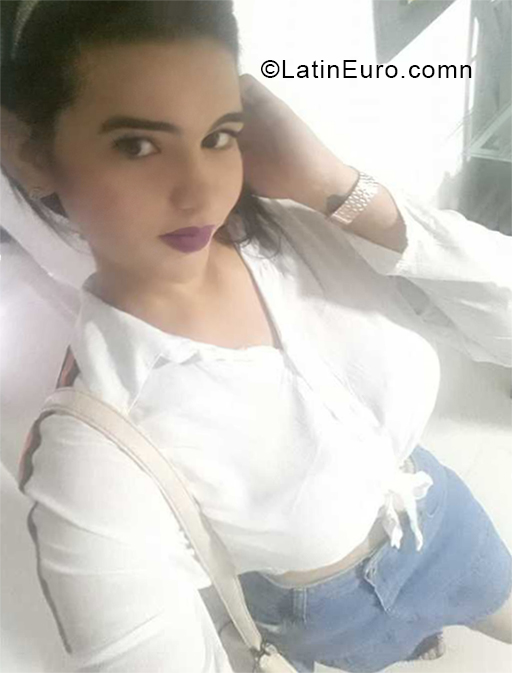 Date this exotic Colombia girl Daniela from Barranquilla CO25159