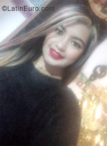 Date this happy Colombia girl Chica from Medellin CO24294
