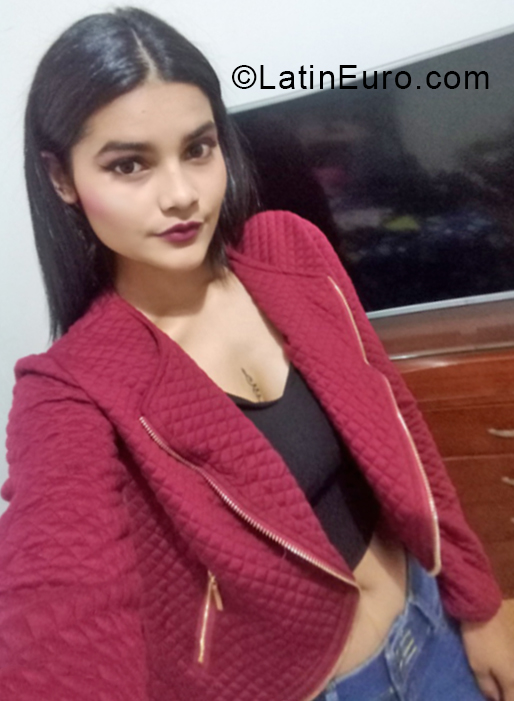 Date this sensual Colombia girl Camila from Bogota CO24311